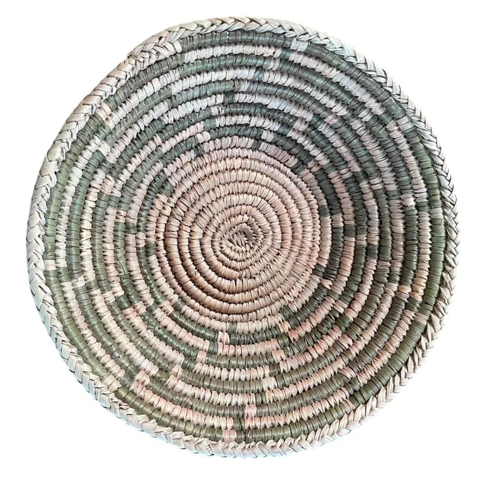 Vintage Handmade Coiled Sweetgrass Basket Bowl Sage Green Tan Decorative Tray 8